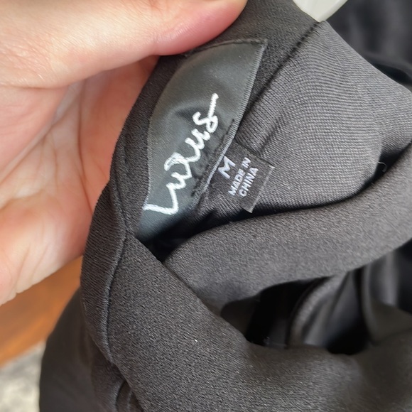 Lulu medium black gown - Picture 5 of 5